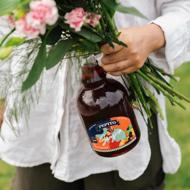 C’est Jeudredi 🍹🎉Des plans pour le week-end qui approche ? 

N’arrive pas les mains vides et opte pour une Pepito Sangria dans notre format cruchon pour ravir tout le monde et commencer le week-end du bon pied !

#cocktail #sangria #friendsgathering #idéecadeau